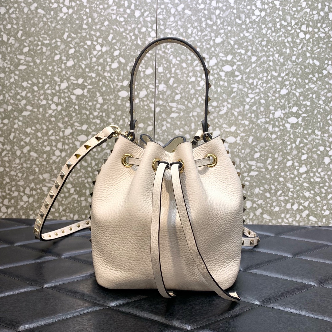 Valentino Garavani Rockstud Bucket Bag in Ivory Grainy Calfskin